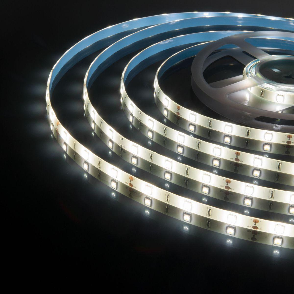 фото светодиодная влагозащищенная лента elektrostandard 7,2w/m 30led/m 5050smd дневной белый 5m a050584 | 220svet.ru