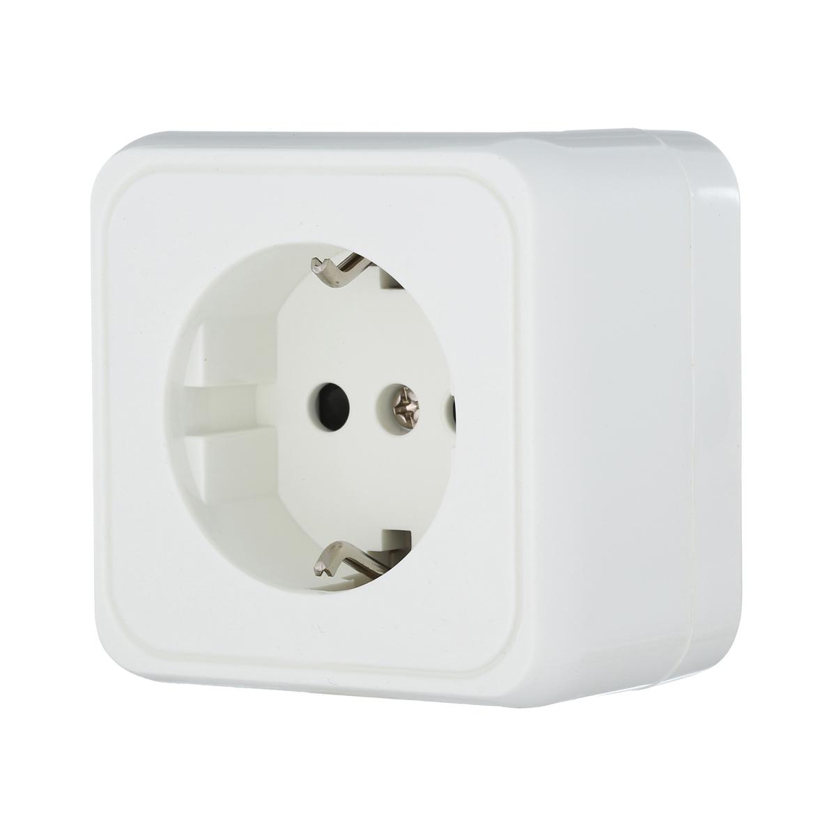 фото розетка lk studio открытой установки с заземляющими контактами и защитными шторками (белый) 813204 | 220svet.ru