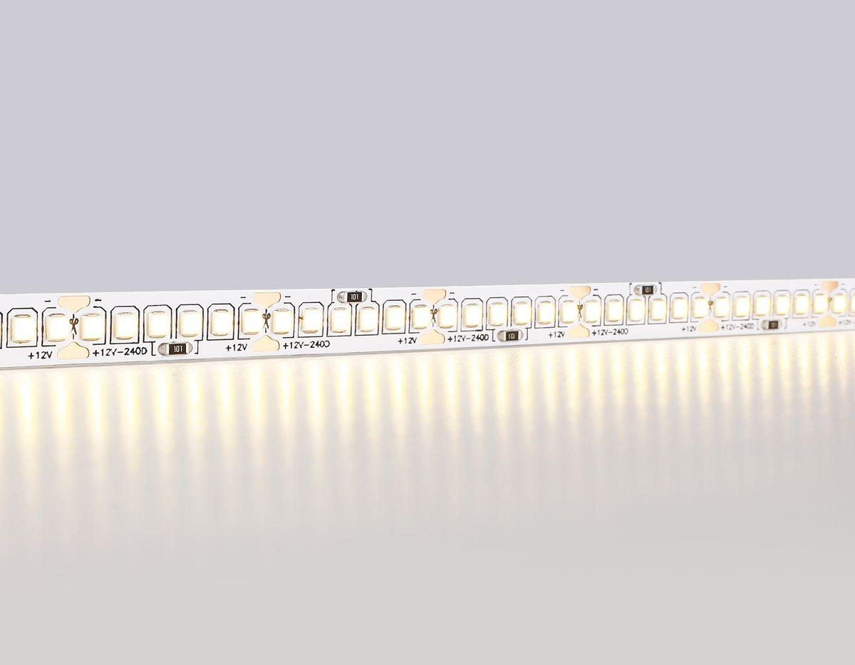 фото светодиодная лента теплый белый ambrella light 17w/m 240led/m 2835smd 3000к 5m gs1401 | 220svet.ru